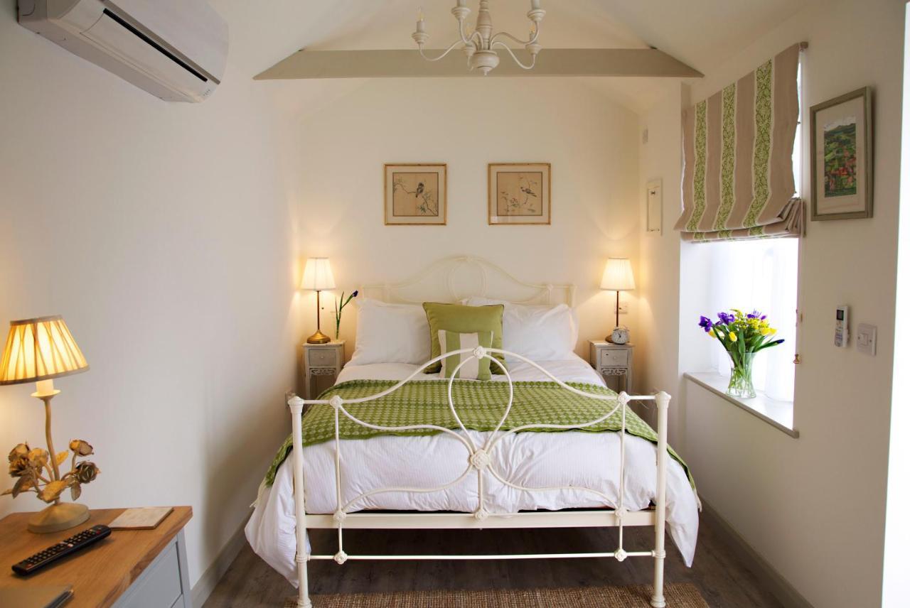 Rudgwick The Coach House Bed & Breakfast エクステリア 写真