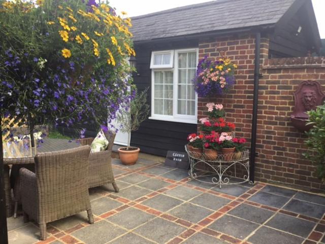 Rudgwick The Coach House Bed & Breakfast エクステリア 写真